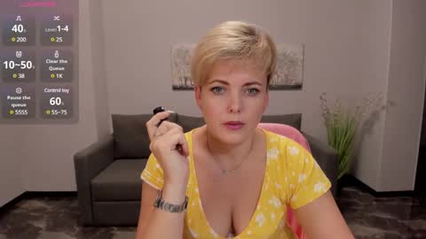 Julia online show from December 15, 2024, 11:12 am