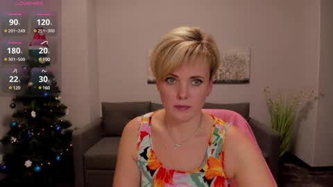 Julia online show from December 16, 2024, 1:32 pm