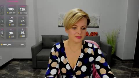 Julia online show from February 18, 2025, 3:54 pm