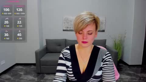 Julia online show from March 4, 2025, 12:33 pm