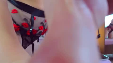 juliahaiee online show from November 9, 2025, 7:34 pm