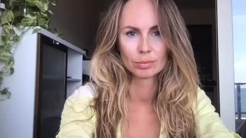 julialemilf online show from June 17, 2026, 10:28 am