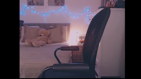 Snapshot of julialiones chatting on February 19, 2026, 4:14 pm julialiones online show from February 19, 2026, 4:14 pm