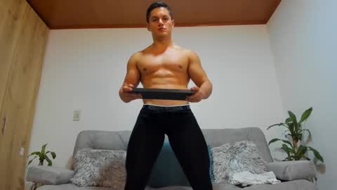 julian_wallace online show from December 10, 2024, 4:13 am