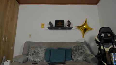 julian_wallace online show from September 16, 2025, 4:08 pm