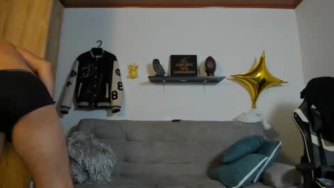 julian_wallace online show from October 2, 2025, 4:58 pm