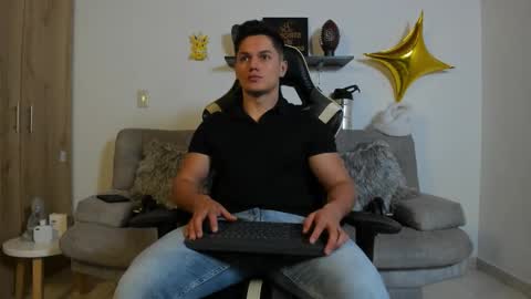 julian_wallace online show from October 7, 2025, 6:16 pm