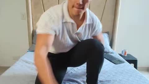 julian_wallace online show from February 19, 2026, 9:11 pm