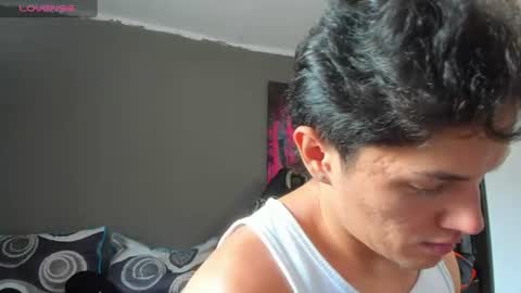julian_wallace1 online show from June 13, 2026, 2:37 pm