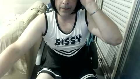 juliana online show from May 25, 2026, 6:47 pm