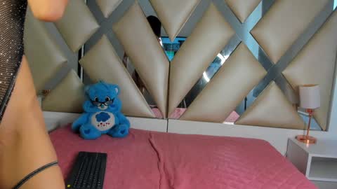 juliana_js_ online show from December 11, 2024, 3:58 pm