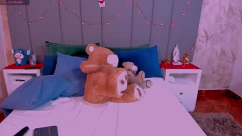 juli online show from January 3, 2025, 4:22 am