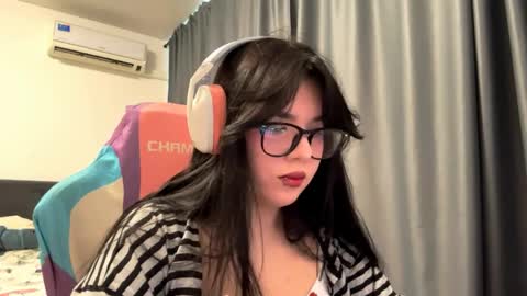 MIa online show from May 25, 2026, 9:26 am
