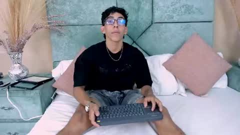 Snapshot of julianrouss chatting on June 13, 2026, 8:40 pm Julian online show from June 13, 2026, 8:40 pm