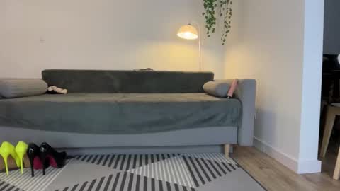 Julia online show from September 20, 2025, 8:32 pm