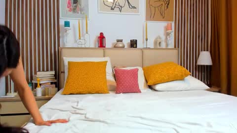 Julia online show from October 17, 2025, 5:21 am