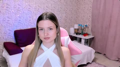 Snapshot of julie_flores chatting on December 5, 2024, 2:33 pm Julie online show from December 5, 2024, 2:33 pm