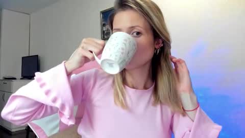 Snapshot of julie_flores chatting on September 22, 2025, 4:42 pm Julie online show from September 22, 2025, 4:42 pm