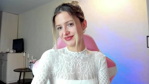 Snapshot of julie_flores chatting on October 3, 2025, 4:04 pm Julie online show from October 3, 2025, 4:04 pm