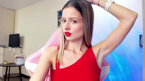 Snapshot of julie_flores chatting on October 5, 2025, 2:48 pm Julie online show from October 5, 2025, 2:48 pm