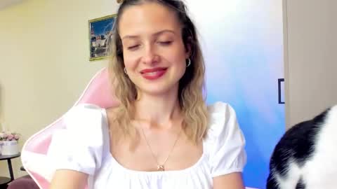 Snapshot of julie_flores chatting on October 10, 2025, 5:01 pm Julie online show from October 10, 2025, 5:01 pm