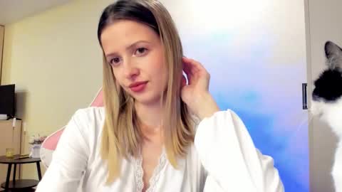 Snapshot of julie_flores chatting on October 18, 2025, 3:02 pm Julie online show from October 18, 2025, 3:02 pm