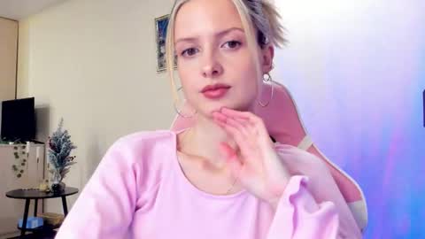 Snapshot of julie_flores chatting on November 4, 2025, 2:16 pm Julie online show from November 4, 2025, 2:16 pm