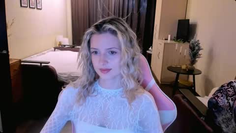 Snapshot of julie_flores chatting on November 8, 2025, 3:18 am Julie online show from November 8, 2025, 3:18 am