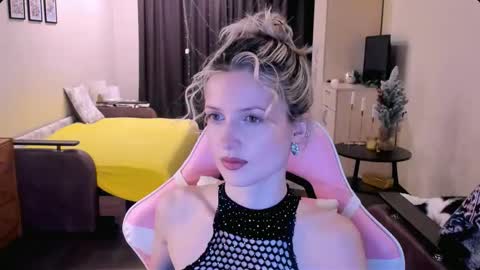 Snapshot of julie_flores chatting on November 13, 2025, 3:55 pm Julie online show from November 13, 2025, 3:55 pm