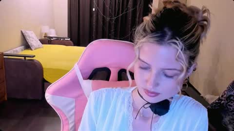 Snapshot of julie_flores chatting on November 14, 2025, 7:45 pm Julie online show from November 14, 2025, 7:45 pm