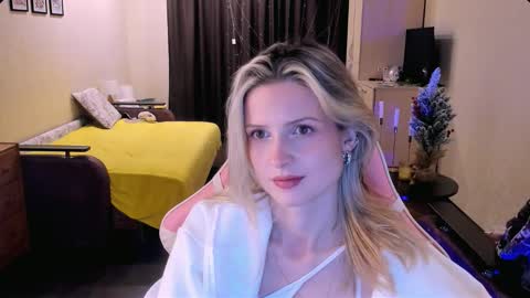 Snapshot of julie_flores chatting on November 20, 2025, 3:12 pm Julie online show from November 20, 2025, 3:12 pm