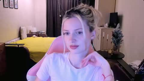 Snapshot of julie_flores chatting on November 21, 2025, 3:22 pm Julie online show from November 21, 2025, 3:22 pm