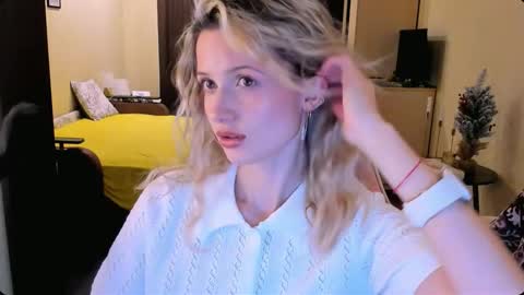 Snapshot of julie_flores chatting on November 25, 2025, 1:22 pm Julie online show from November 25, 2025, 1:22 pm