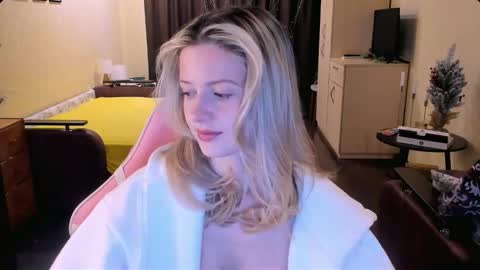 Snapshot of julie_flores chatting on November 28, 2025, 3:09 am Julie online show from November 28, 2025, 3:09 am