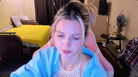 Snapshot of julie_flores chatting on December 2, 2025, 2:56 pm Julie online show from December 2, 2025, 2:56 pm