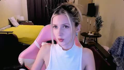 Snapshot of julie_flores chatting on December 5, 2025, 3:09 pm Julie online show from December 5, 2025, 3:09 pm