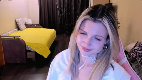 Snapshot of julie_flores chatting on December 13, 2025, 7:53 pm Julie online show from December 13, 2025, 7:53 pm