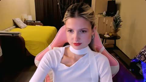 Snapshot of julie_flores chatting on December 18, 2025, 2:45 pm Julie online show from December 18, 2025, 2:45 pm