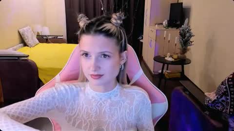 Snapshot of julie_flores chatting on December 19, 2025, 2:57 pm Julie online show from December 19, 2025, 2:57 pm