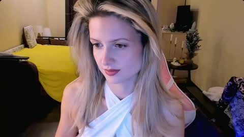 Snapshot of julie_flores chatting on December 20, 2025, 1:29 pm Julie online show from December 20, 2025, 1:29 pm