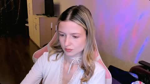 Snapshot of julie_flores chatting on January 7, 2026, 3:03 pm Julie online show from January 7, 2026, 3:03 pm