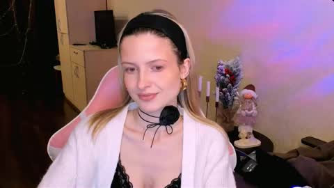 Snapshot of julie_flores chatting on January 8, 2026, 1:46 pm Julie online show from January 8, 2026, 1:46 pm