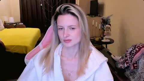 Snapshot of julie_flores chatting on January 11, 2026, 3:39 pm Julie online show from January 11, 2026, 3:39 pm