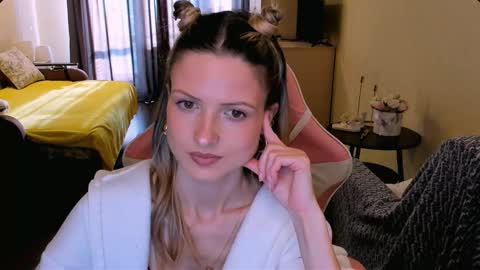 Snapshot of julie_flores chatting on February 20, 2026, 6:19 am Julie online show from February 20, 2026, 6:19 am