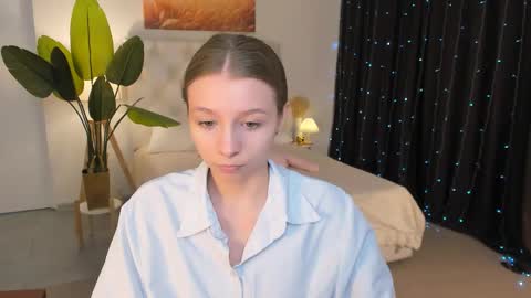 Snapshot of juliedaniel chatting on April 22, 2026, 8:17 am juliedaniel online show from April 22, 2026, 8:17 am