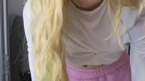 Julia online show from September 24, 2025, 1:42 am