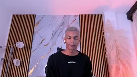 Snapshot of juliensaint_ chatting on October 9, 2025, 1:31 pm Julien online show from October 9, 2025, 1:31 pm