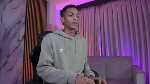 Snapshot of juliensaint_ chatting on January 16, 2026, 10:08 am Julien online show from January 16, 2026, 10:08 am