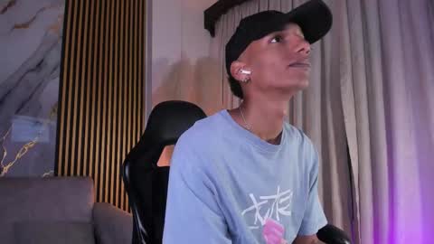 Snapshot of juliensaint_ chatting on March 3, 2026, 11:27 am Julien online show from March 3, 2026, 11:27 am