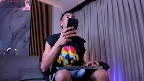 Snapshot of juliensaint_ chatting on March 12, 2026, 11:16 am Julien online show from March 12, 2026, 11:16 am